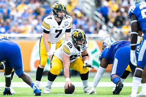 tennessee vs kentucky predictions|Kentucky vs. Tennessee odds, prediction, betting trends for Week .